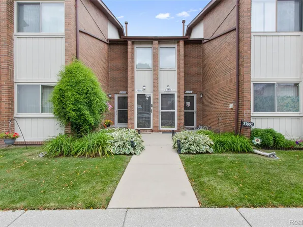 33905 Pondview Cir, Livonia, MI 48152