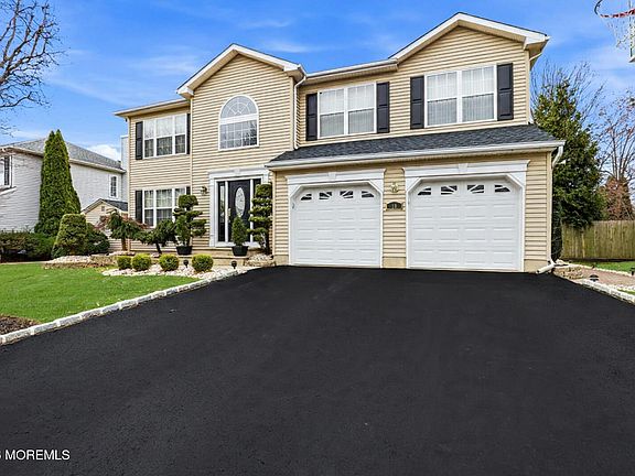 3rd image of 16 Diamond Lane