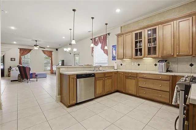 575 Wilkinson St — Photo 8