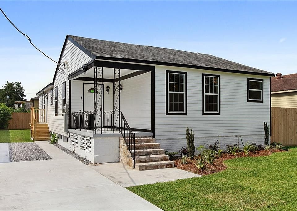 1st image of 2710 Robert E Lee Blvd