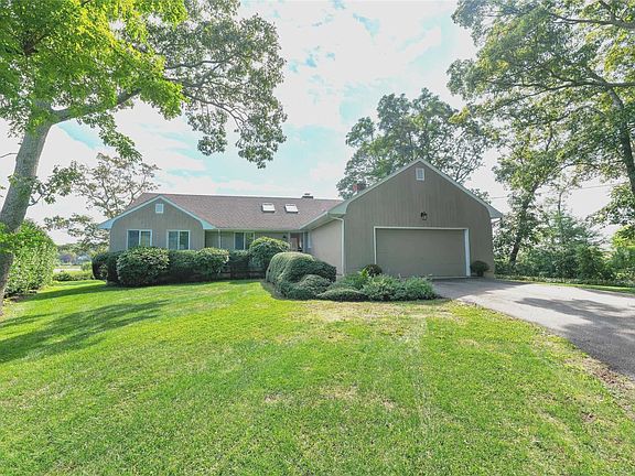 2nd image of 1000 Beachwood Ln