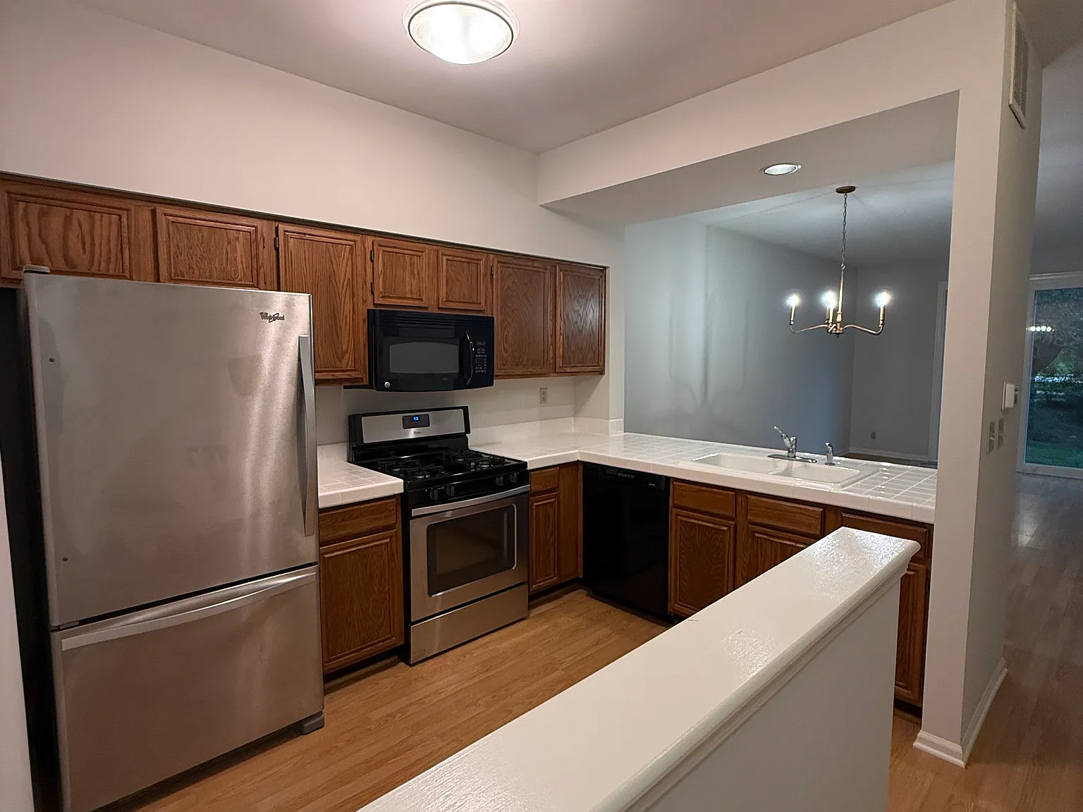 2 bed, 2.5 bath, 1304 sqft, $2,500 — Photo 3