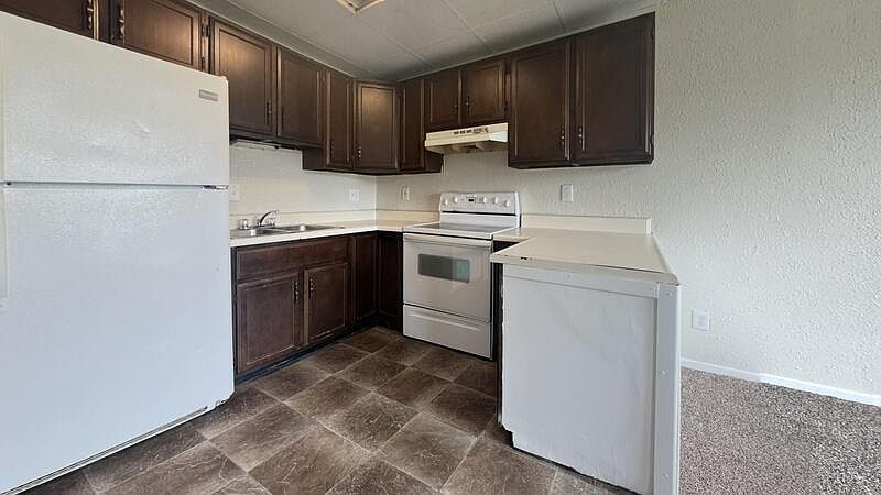 2nd image of 19 Lee Cir #9C
