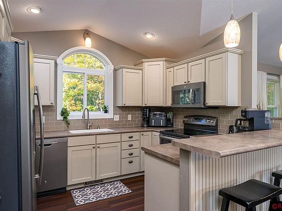 5th image of 125 Goldfinch Ct