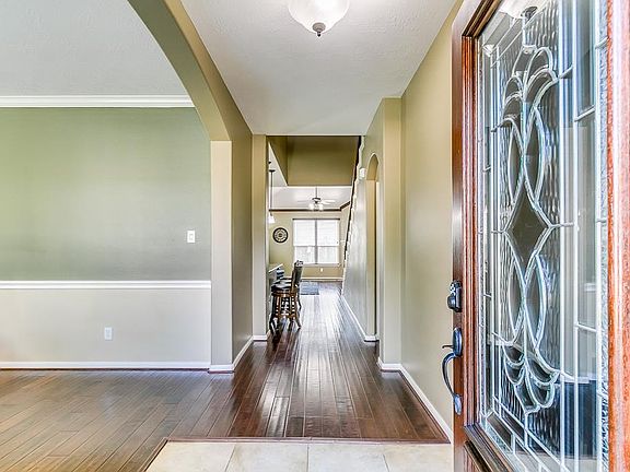 2nd image of 2511 Avalon Lake Ln