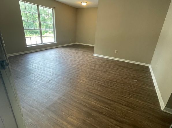 6 Colton Dr