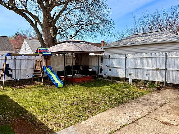 5th image of 123 Ferris St