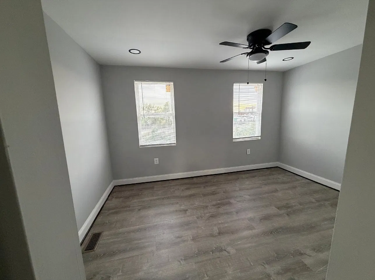 2613 Beryl Avenue $700 Available (Shared Bath) — Photo 2