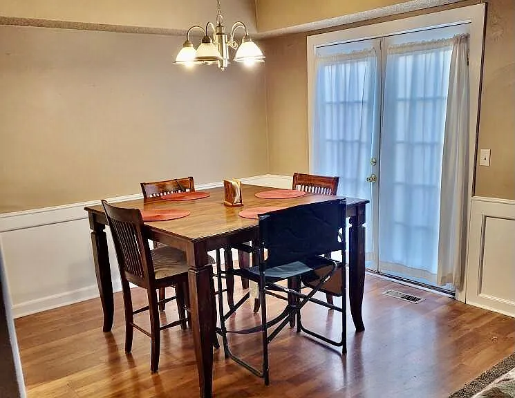 2216 S Fir Ave — Photo 8
