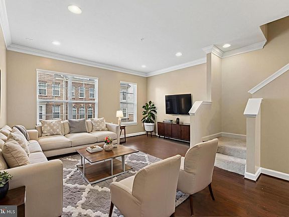 3rd image of 7205 Barrberry Ln