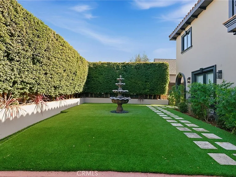 5558 Edgewood Pl — Photo 2