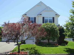 6 Mill Pond Ln, Poughquag, NY 12570
