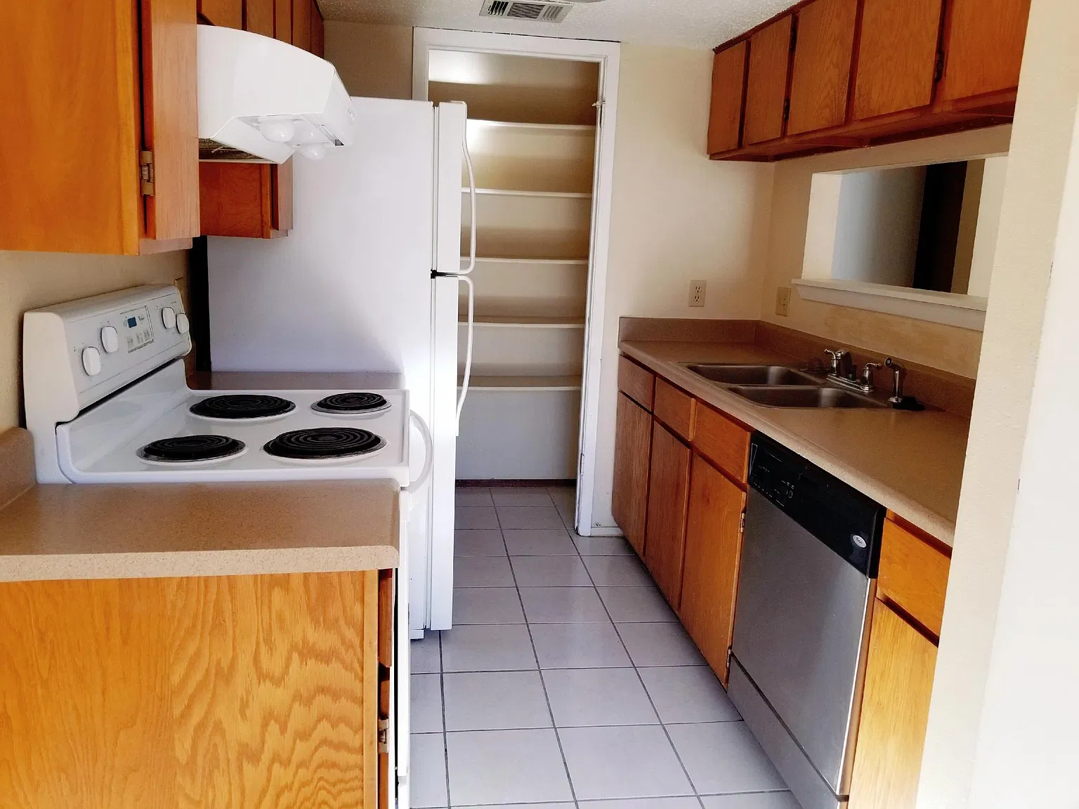 1007 Fieldwood Dr — Photo 3