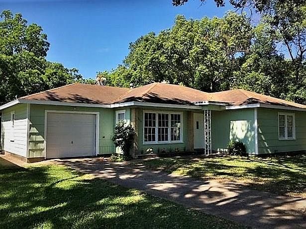 1st image of 2804 Cedar Dr