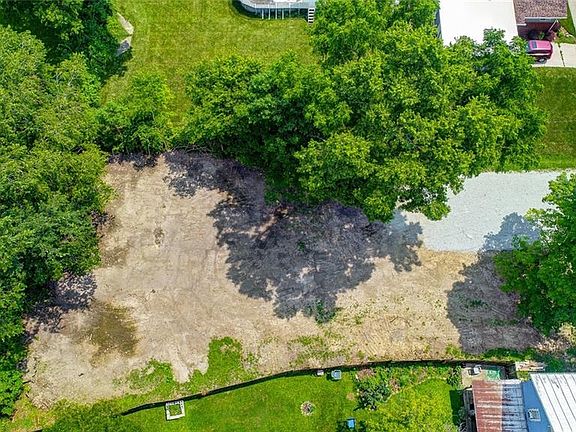 3rd image of 528 Dayton St