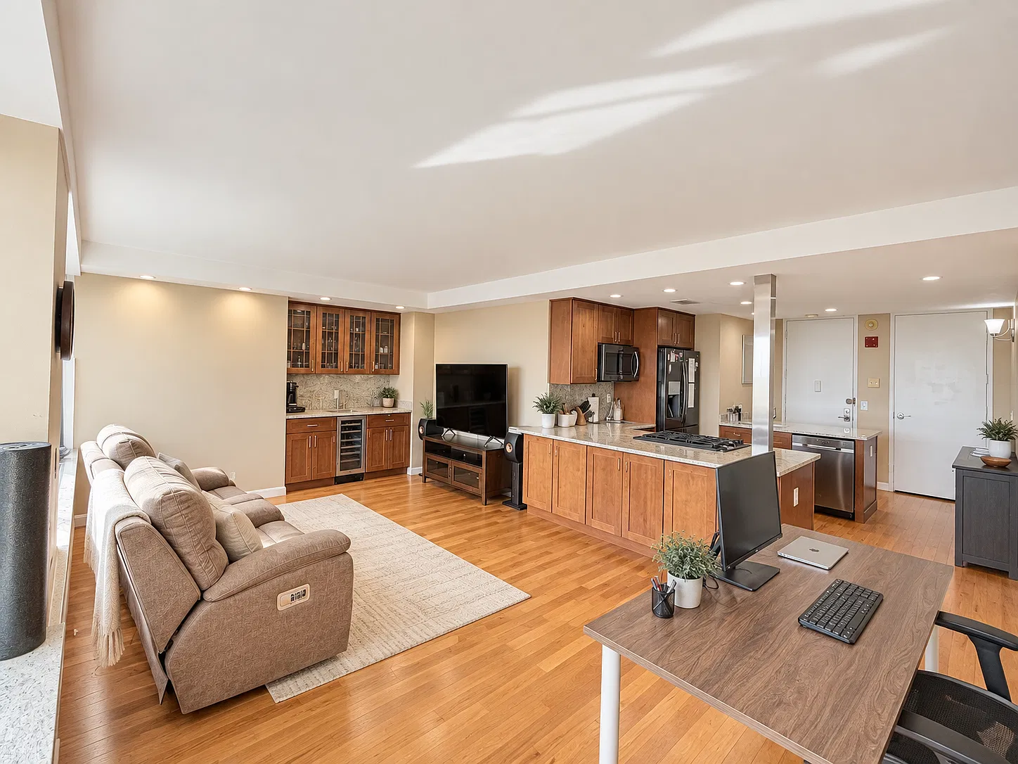 1 bed, 869 sqft, $3,400 — Photo 3