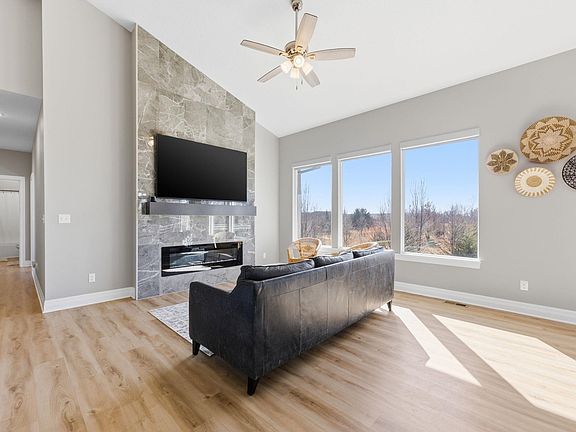 4th image of 1219 Sontag Dr