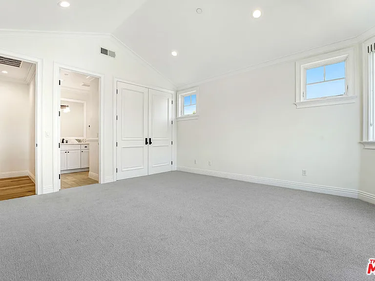 11540 Clover Ave — Photo 35