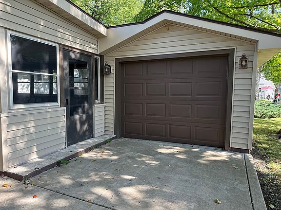 3rd image of 995 Fillebrowne St