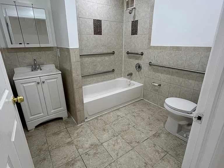 81 Bergen Ave #1 — Photo 7