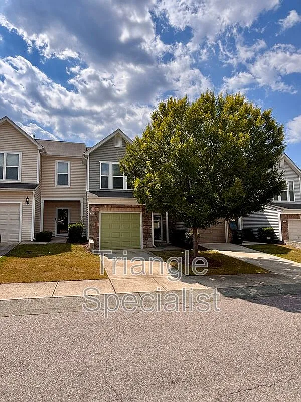 3 bed, 2.5 bath, 1564 sqft, $1,685 — Photo 1