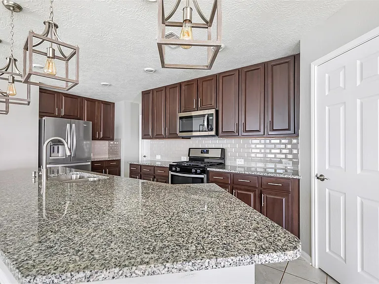 20805 Langworth Pl — Photo 21