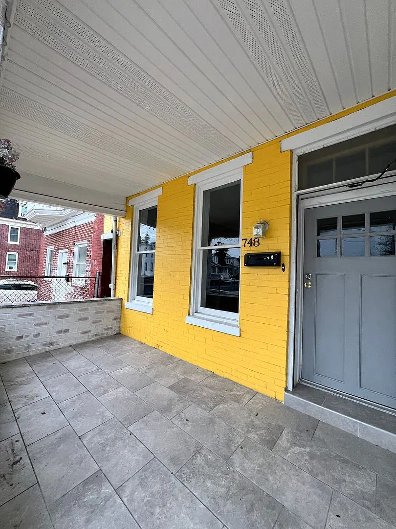 5 Bedroom 1 Bath Home Available — Photo 2