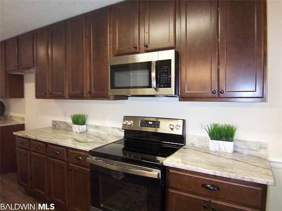 5th image of 113 Geneva Dr