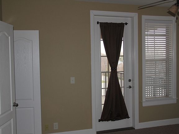 master bedroom w deck