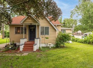 21722 Maxine St, Saint Clair Shores, MI 48080
