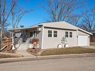 244 Bayview Rd, Elgin, IL 60123