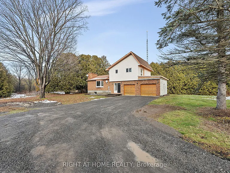 1864 Manotick Station Rd — Photo 2