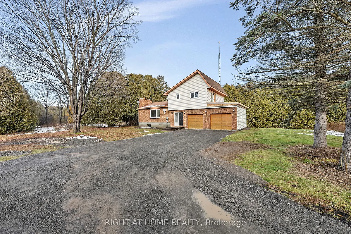 Building Photo - 1864 Manotick Station Rd