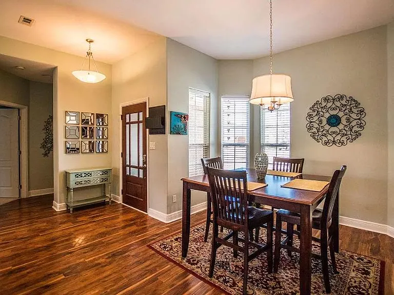 Dinning room & foyer