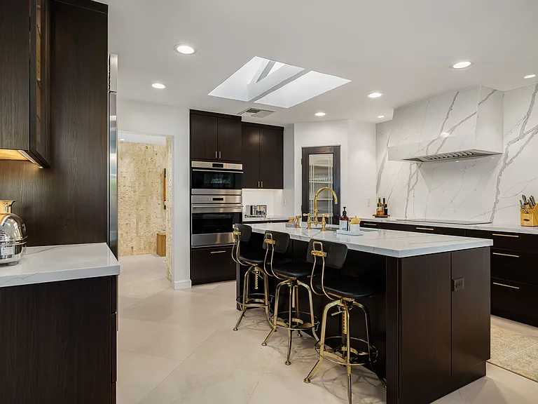 6 Exeter Ct — Photo 22