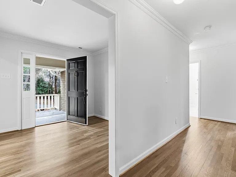 1504 Homestead Rd — Photo 8