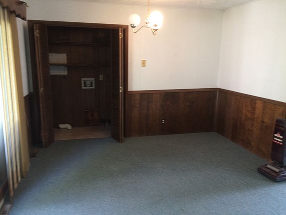 Dining area off kitchen
