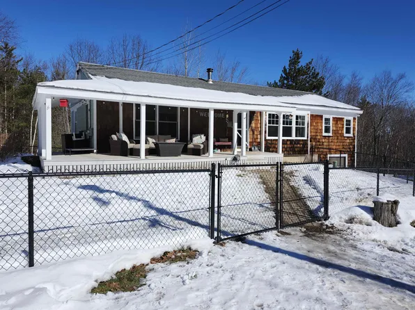 1093 Craney Hill Road, Henniker, NH 03242