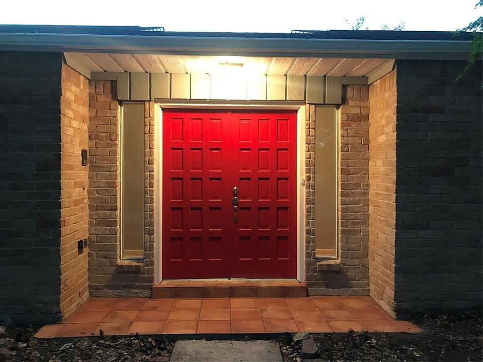1st image of 15630 Pine Mountain Dr