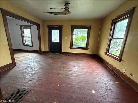 5th image of 235 Iddings Ave SE