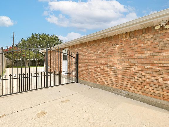 4th image of 121 Rosedown Dr