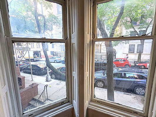 2nd image of 253 W 76th St APT 3