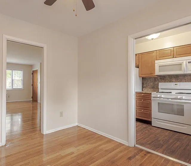 Emerald Apartments — Photo 17