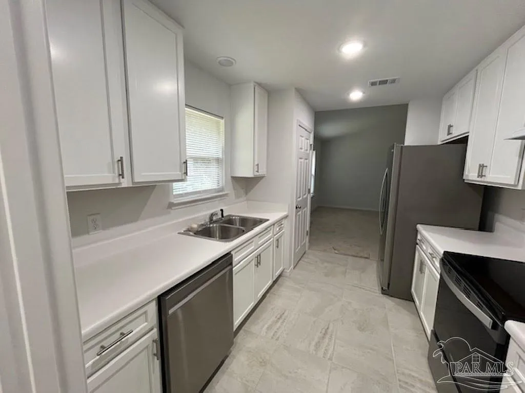 3 bed, 2.0 bath, 1400 sqft, $1,795 — Photo 4