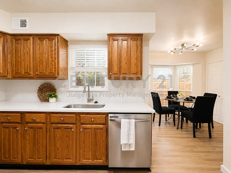 300 Lamesa Ct — Photo 9