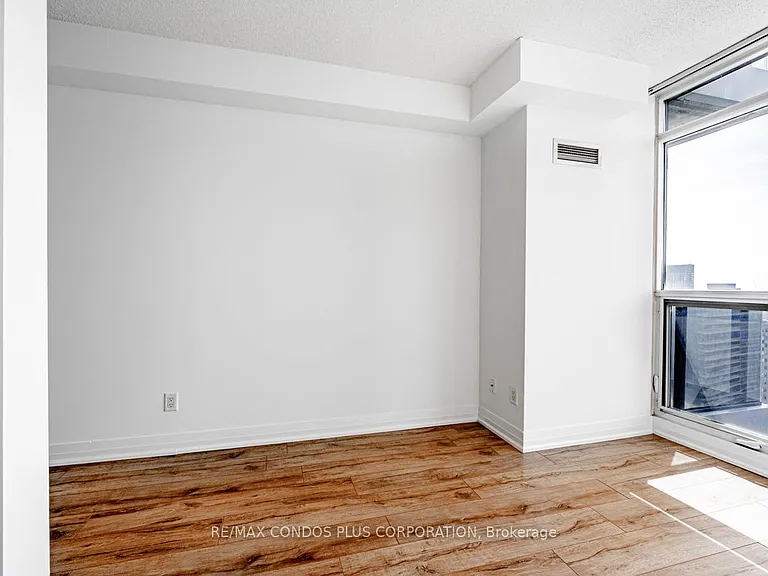 21 Carlton St #3708 — Photo 11