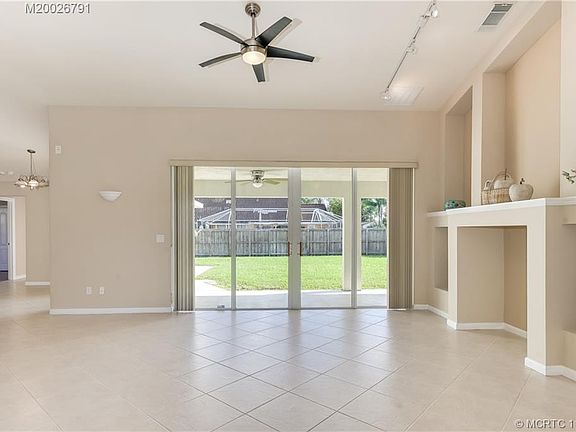 4th image of 2495 SW Falcon Cir