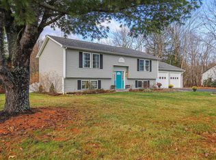 62 Russell St, Farmingdale, ME 04344