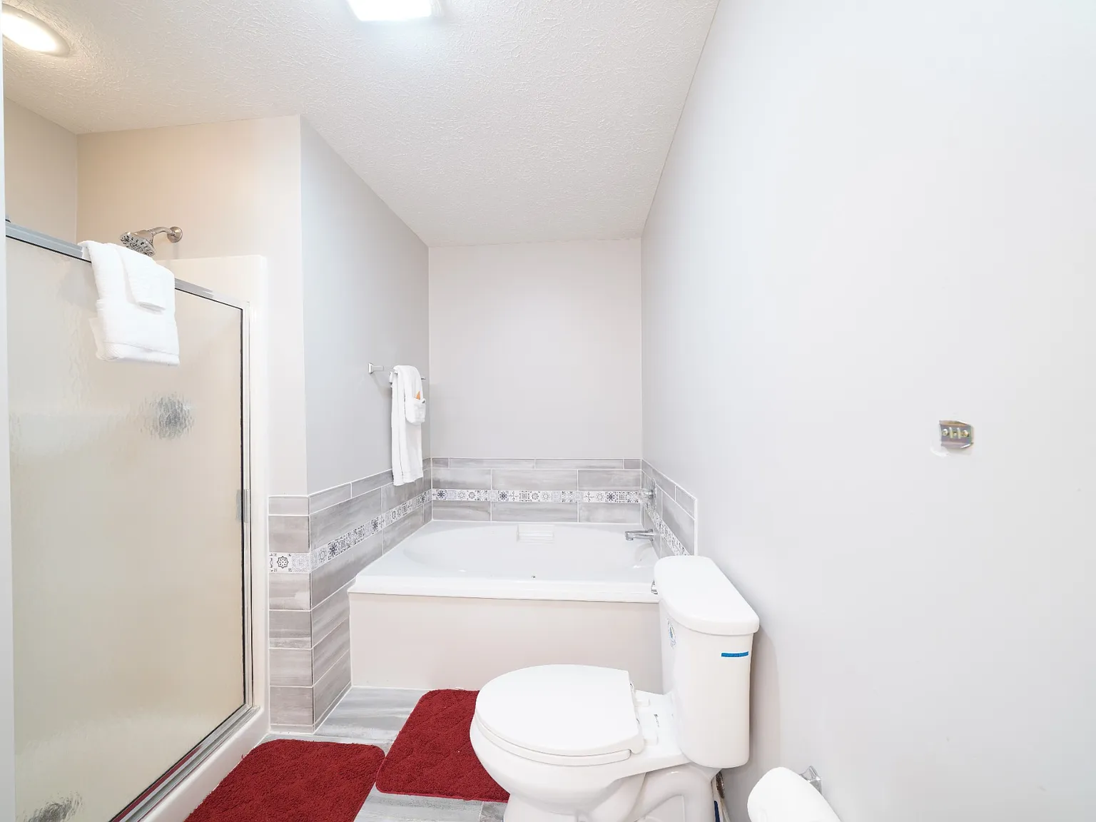 3 bed, 1300 sqft, $2,150 — Photo 3
