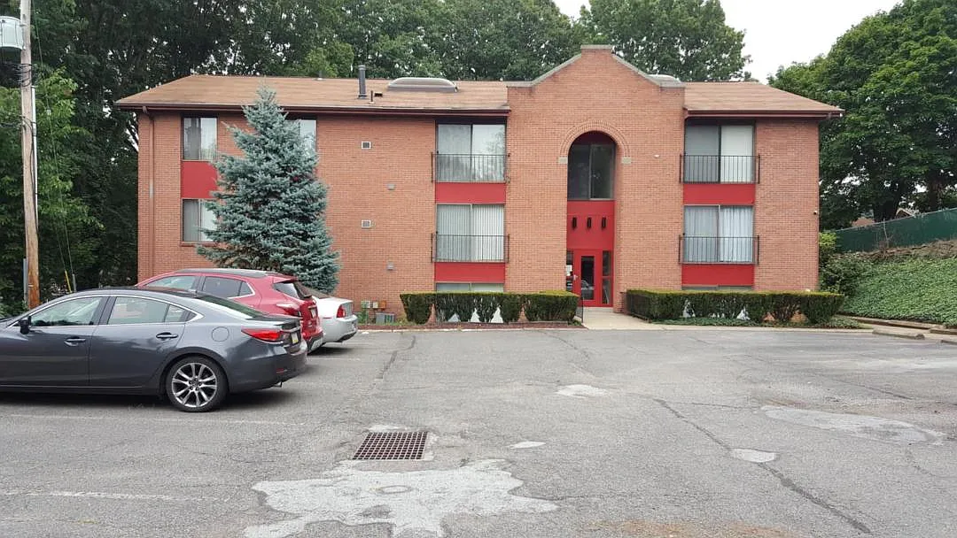 56 N Starr Ave — Photo 1